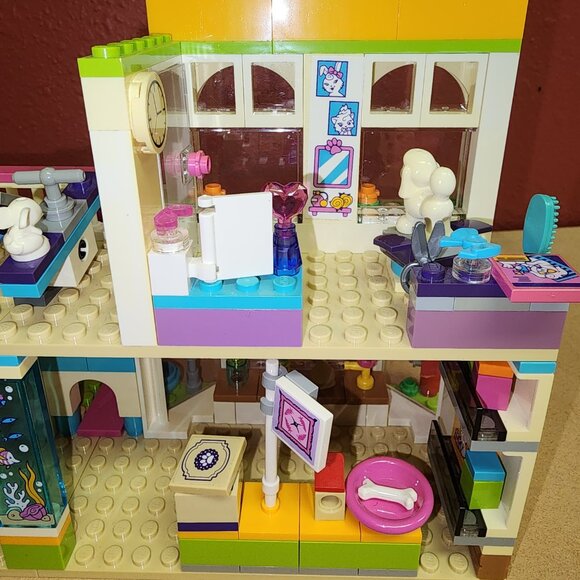LEGO FRIENDS: Heartlake City Pet Center (41345) with Instruction Manual - Picture 7 of 12